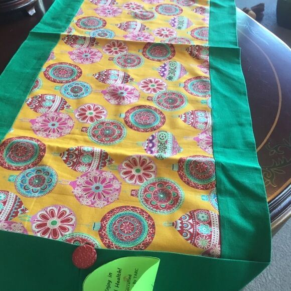 Handmade Holiday Runner NWOT - Picture 5 of 8